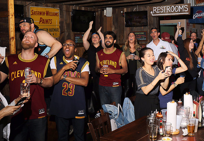 Cavs bar in NYC, fans celebrate